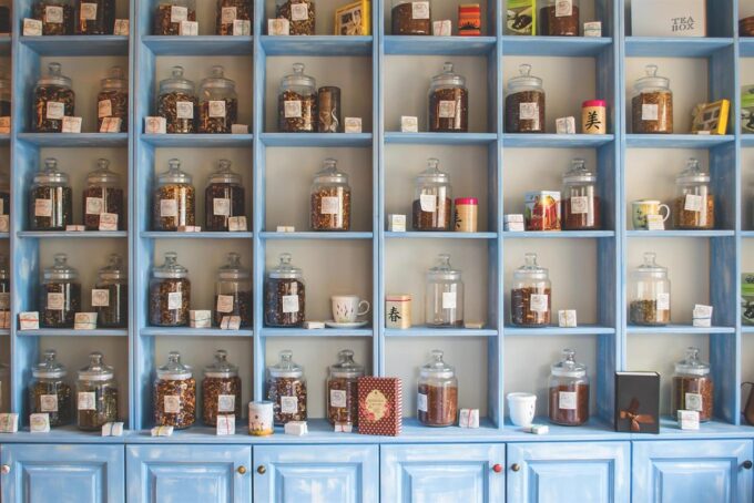 Farmasave è una farmacia online completa che offre un'ampia selezione di farmaci da banco, integratori, cosmetici e prodotti per il benessere a prezzi competitivi. Progettata per soddisfare le esigenze di singoli e famiglie, Farmasave unisce praticità, convenienza e un'ampia gamma di prodotti, rendendo facile prendersi cura della propria salute comodamente da casa. Con la spedizione gratuita per ordini superiori a 69 €, Farmasave offre un'esperienza di acquisto fluida per i clienti che desiderano fare scorta di prodotti essenziali di fiducia.